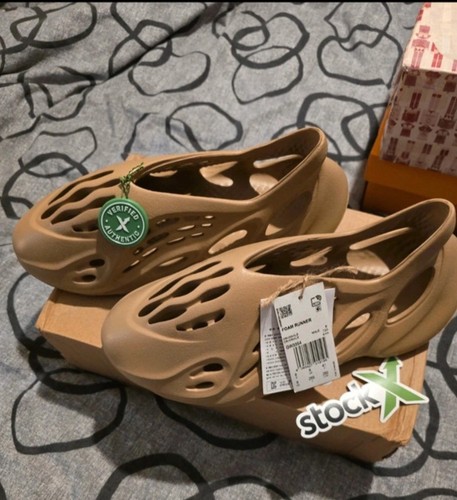 Yzy foam runners